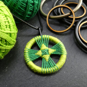 Green Cross Zwirnknopfe